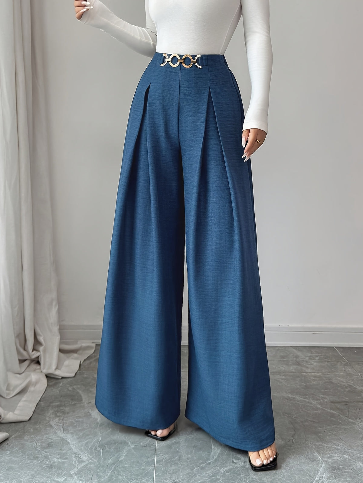 Women'S Solid Color Wide-Leg Pants Feature an Elastic Waistband, Metal Chain, And Pleated Design