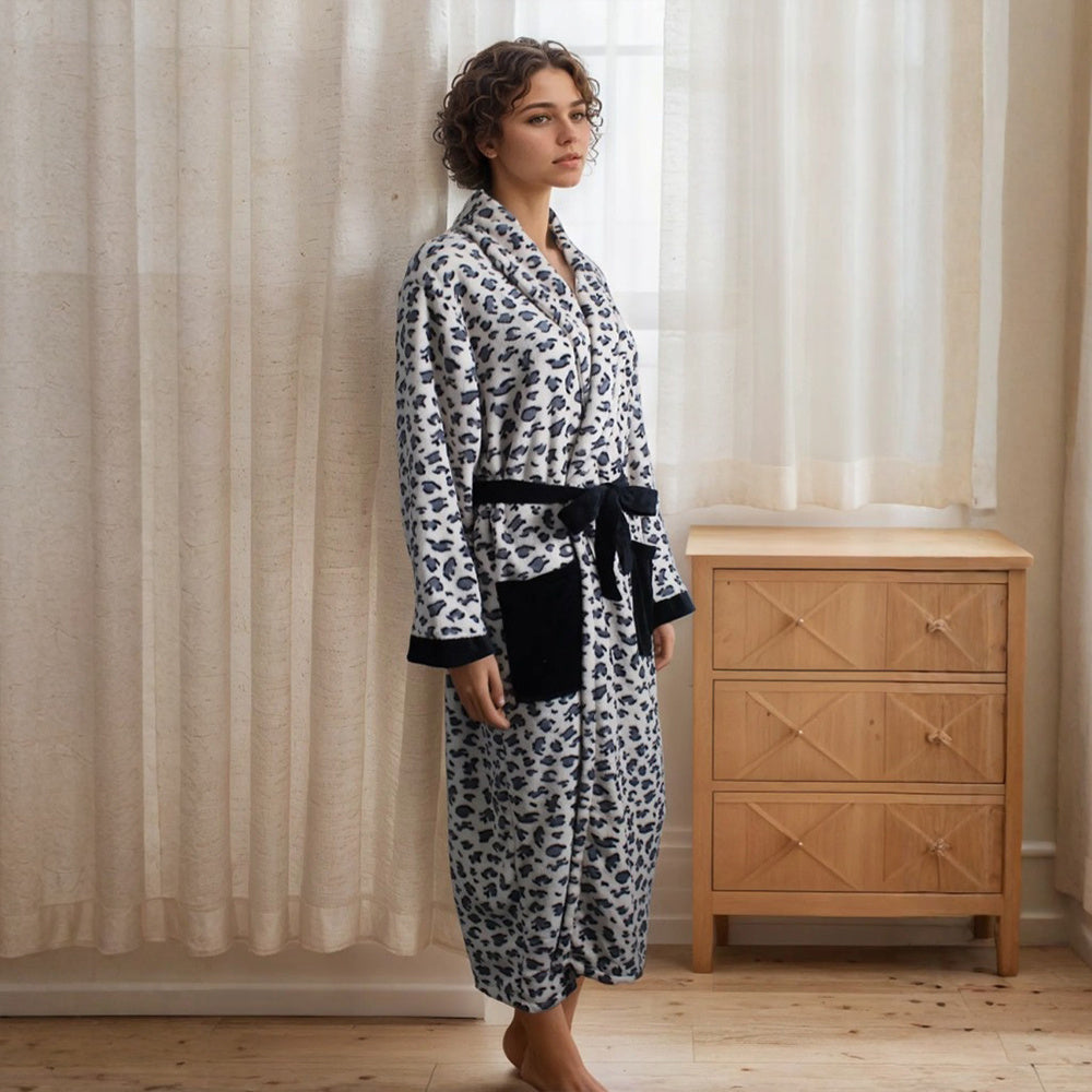 1pc Leopard Print Long-Sleeved Bathrobe with Pockets and Belt, Soft and Warm Coral Fleece Bathrobe, Absorbent and Quick-drying, Suitable for Home Shower, Travel Vacation, Hotel, Beach, Swimming, Camping, Yoga, Unisex Bath Towel, Christmas gift, Beach