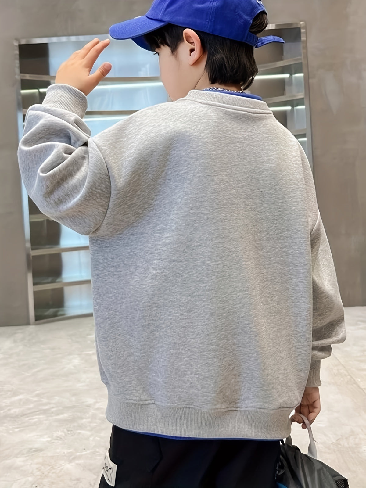 Boys' Cozy Fleece-Lined Sweatshirt with Embroidered Detail - Casual Cotton Blend Pullover for Fall/Winter