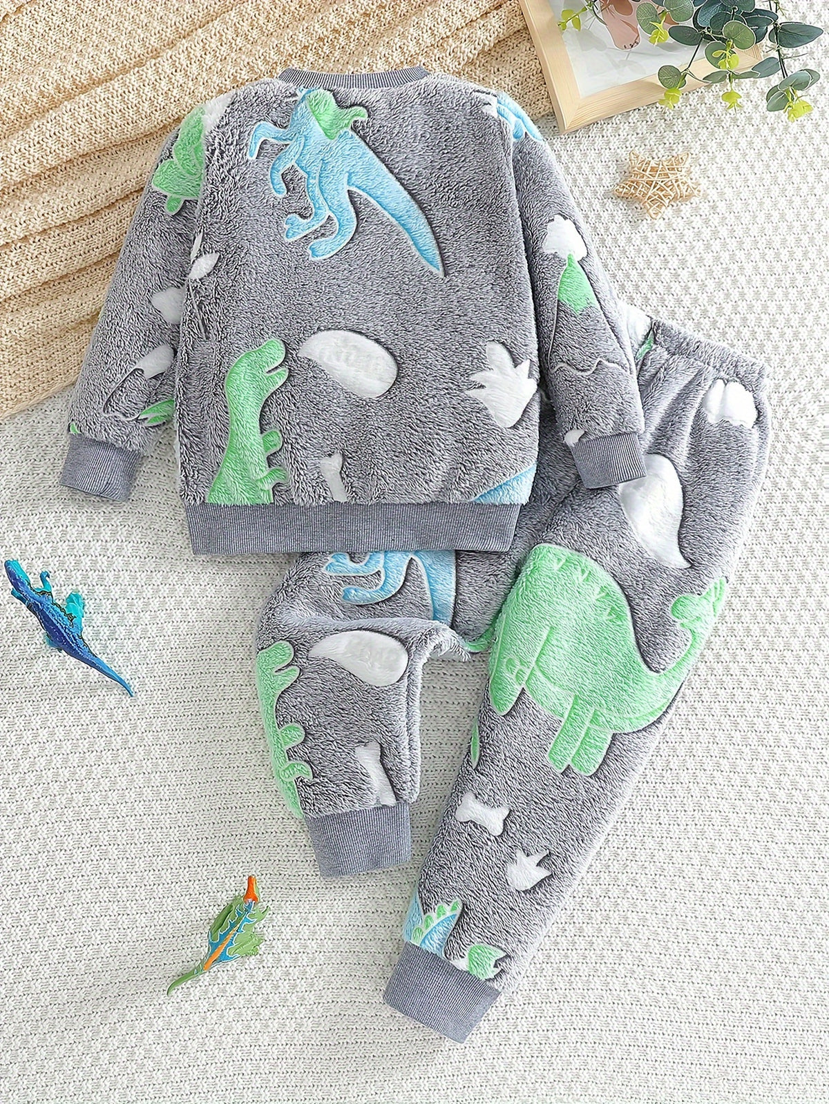 Children's Winter Casual Plush Cartoon Pattern Warm Men's Children's Long Sleeve Pants Two-piece Set Suitable for Outdoor Scenes