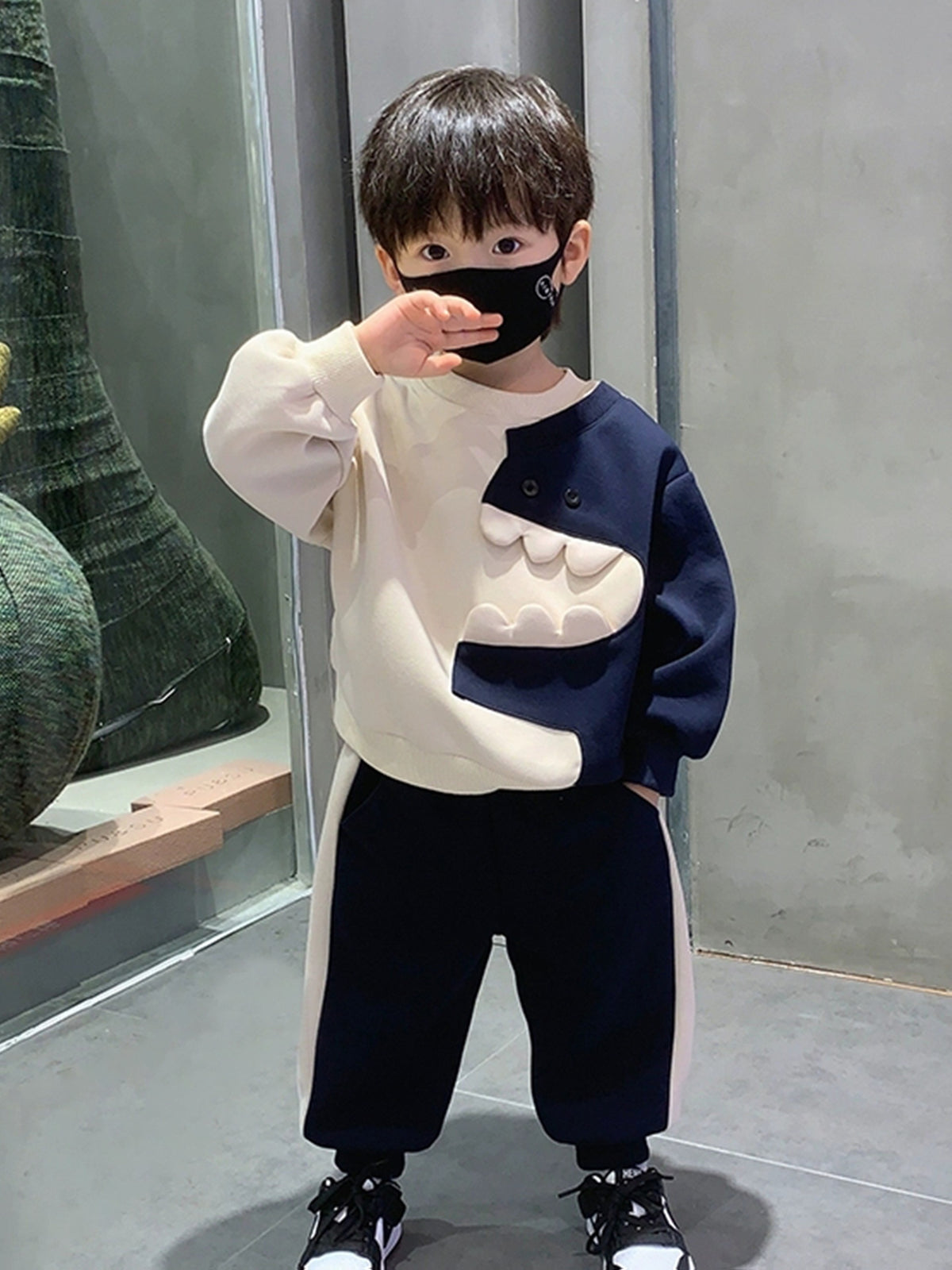 Boys' Round Neck Sweatshirt and Tapered Pants Set, Sapphire Blue Dinosaur Pattern with 3D Teeth Design, Trendy Style for Autumn/Winter, Perfect for Outdoor Wear, Machine Washable, Perfect For Outdoor