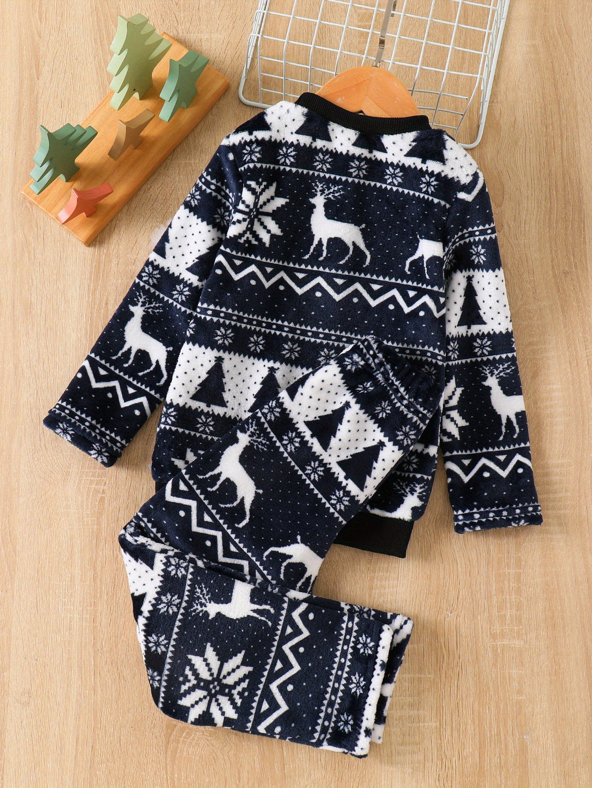 Boys' & Girls' Christmas Fashion Winter Fleece Set - Cozy Two-Piece Warmth for Ages 4-7, Black with White Reindeer & Snowflake Patterns, Long Sleeve Top & Pants, Perfect for Holiday Celebrations, Holiday Clothing | Festive Patterns | Soft Texture, for Ou
