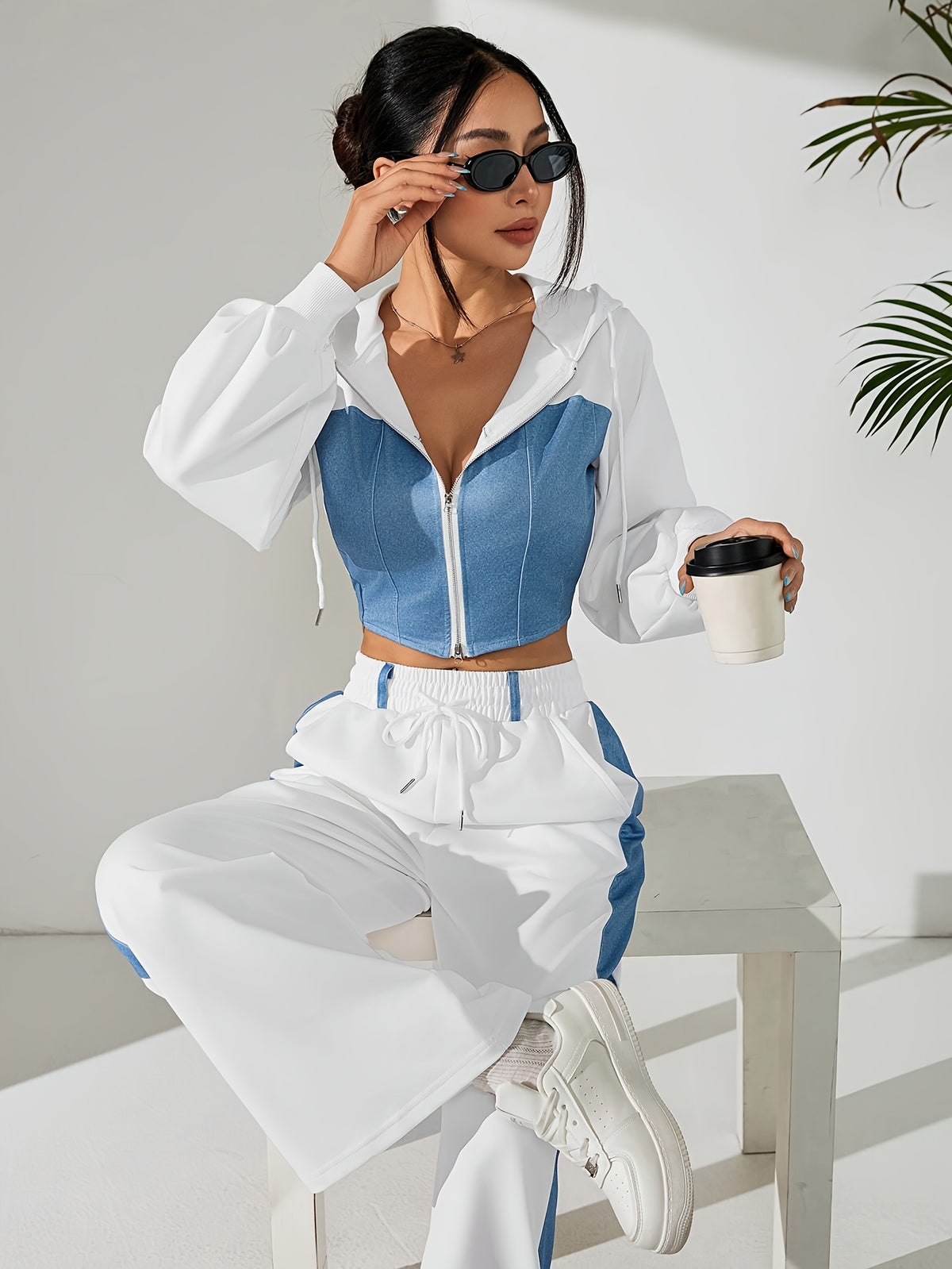 Women'S Suit Featuring a Two-Piece Set with Contrasting Colors, a Short Zip-Up Jacket with Long Sleeves for Spring And Autumn, Paired with Straight-Cut Elegant Casual Pants