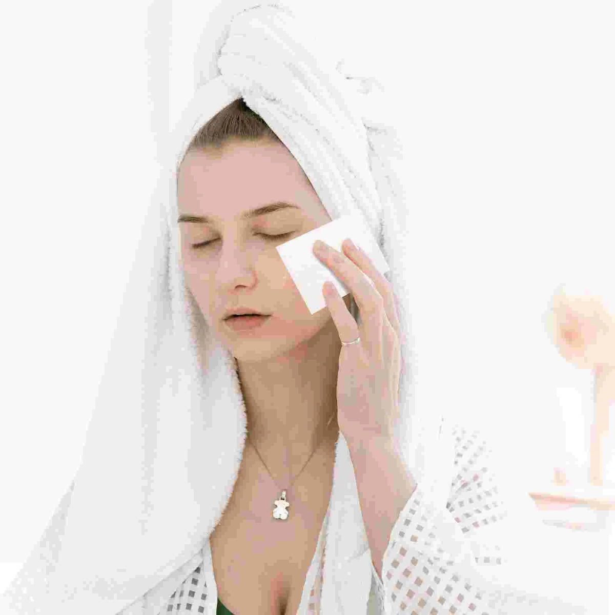 300 Pcs Oil Blotting Papers Facial Absorbing Sheets For Skin Ultra Thin Double Sided Sanitary Paper Portable Lightweight Tissue