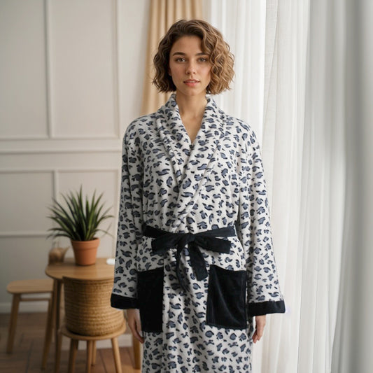 1pc Leopard Print Long-Sleeved Bathrobe with Pockets and Belt, Soft and Warm Coral Fleece Bathrobe, Absorbent and Quick-drying, Suitable for Home Shower, Travel Vacation, Hotel, Beach, Swimming, Camping, Yoga, Unisex Bath Towel, Christmas gift, Beach